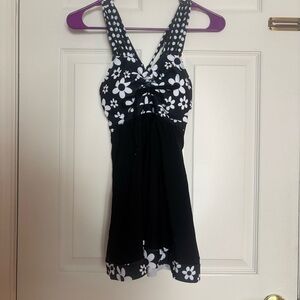 Floral Black and White ladies bran- new 2 Piece bathing suit size medium